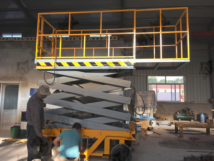 發(fā)廈門8米特殊定做臺面伸縮1.2m載重1t輔助行走升降機(jī)