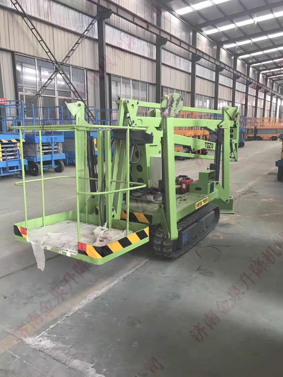 自行升降平臺(tái) 履帶自行升降機(jī)